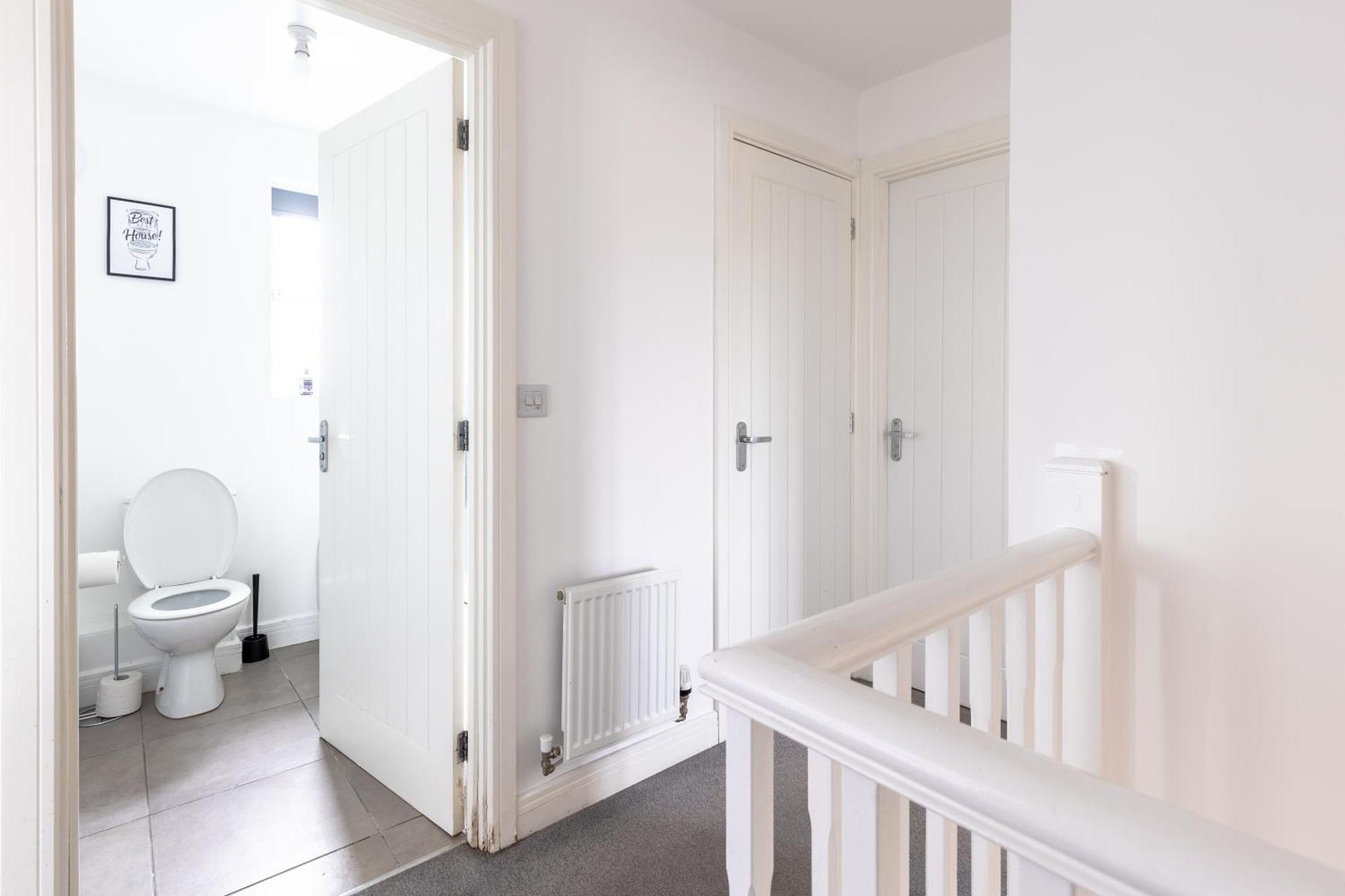 Spacious 4-Bedroom Home Near City Centre With Parking Nottingham Ngoại thất bức ảnh