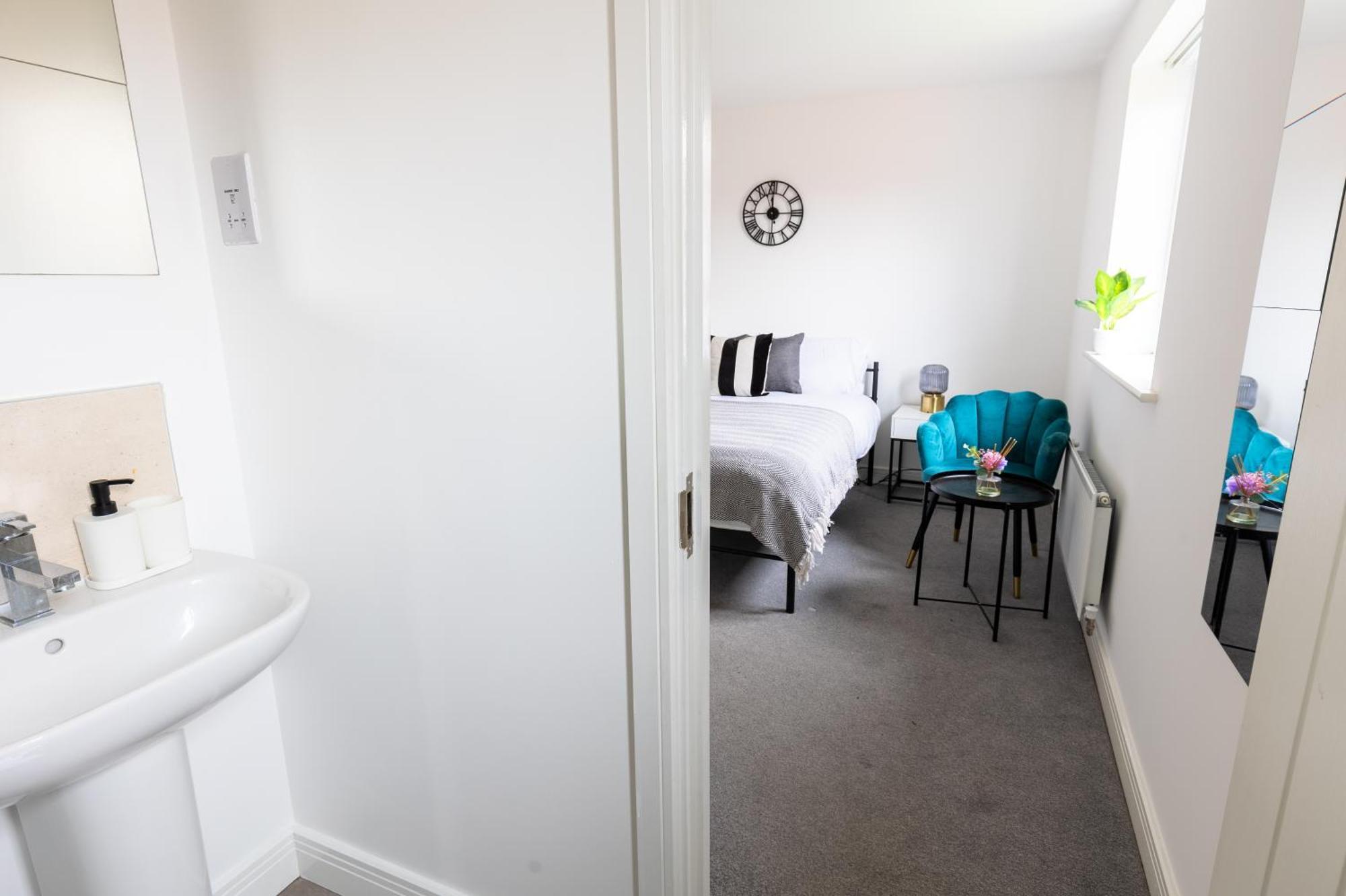 Spacious 4-Bedroom Home Near City Centre With Parking Nottingham Ngoại thất bức ảnh