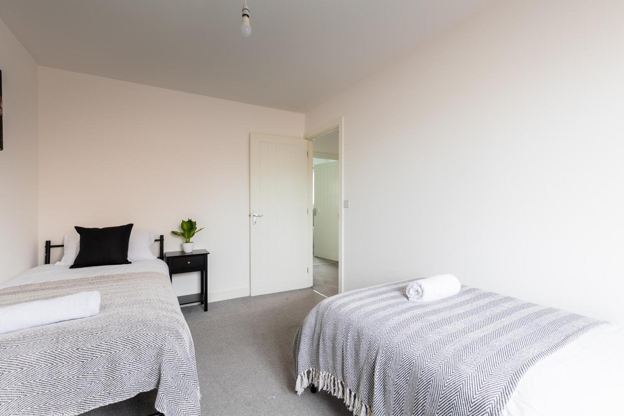 Spacious 4-Bedroom Home Near City Centre With Parking Nottingham Ngoại thất bức ảnh