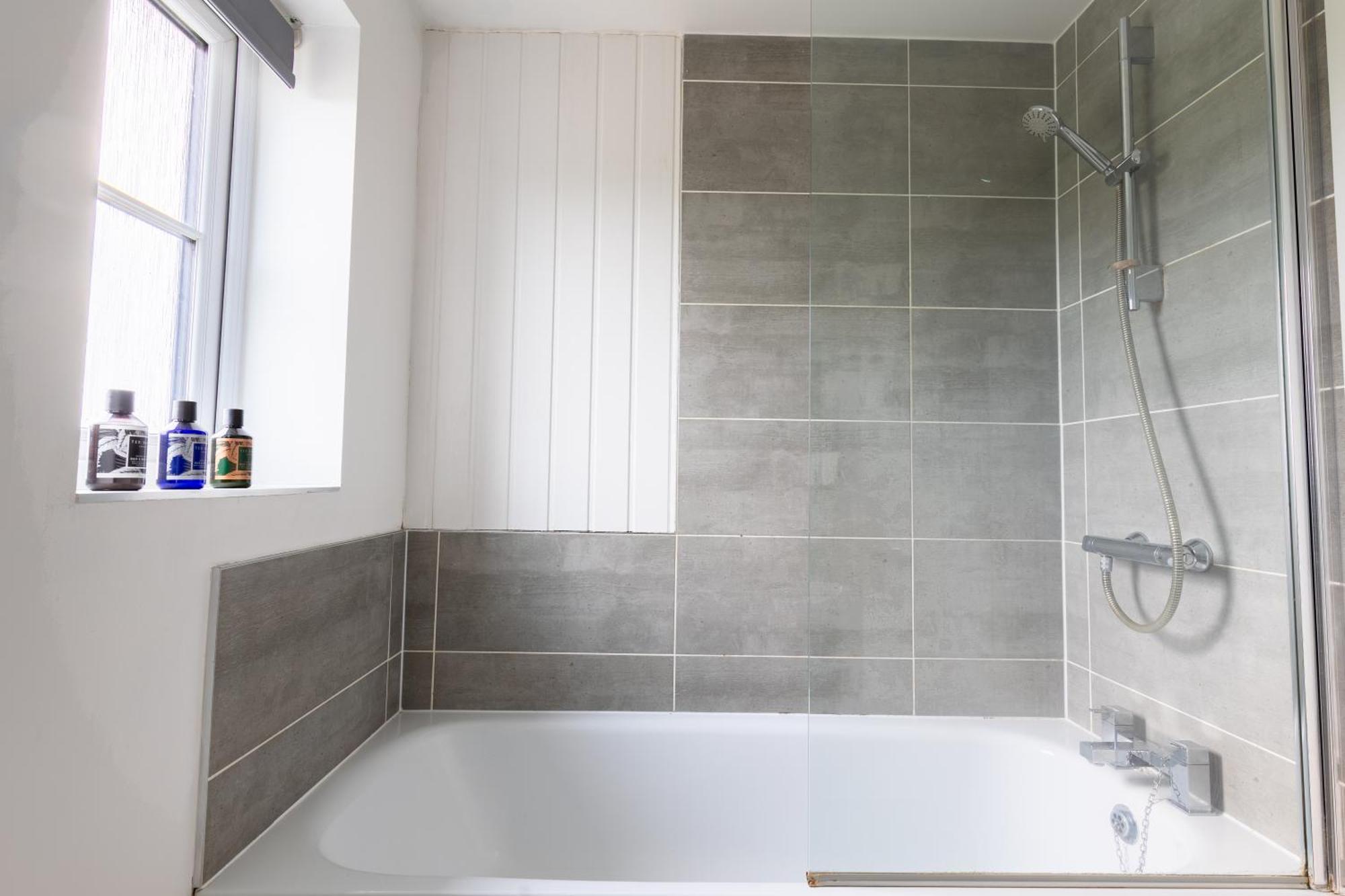 Spacious 4-Bedroom Home Near City Centre With Parking Nottingham Ngoại thất bức ảnh