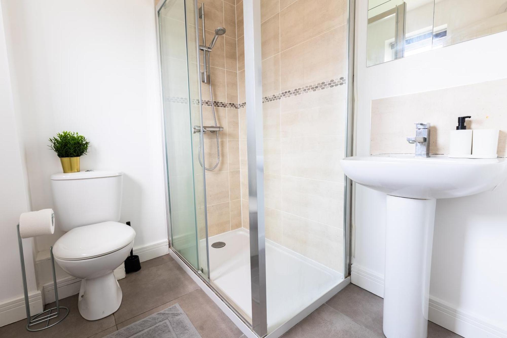Spacious 4-Bedroom Home Near City Centre With Parking Nottingham Ngoại thất bức ảnh