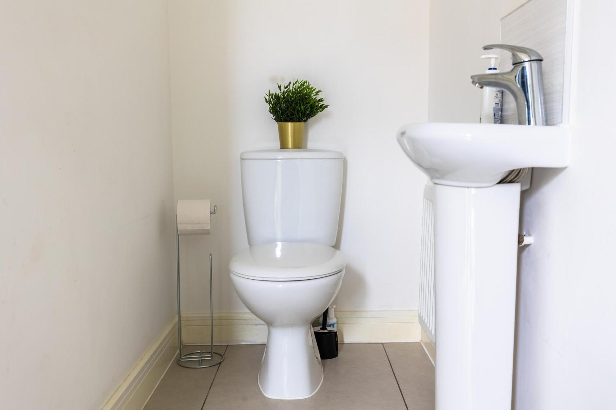 Spacious 4-Bedroom Home Near City Centre With Parking Nottingham Ngoại thất bức ảnh